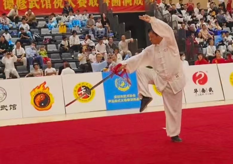 5邵建国先生参赛演练剑术.jpg